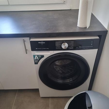 Chambre Privative Renove 2024, Climatisation, Tramway Sur Place , 12 Min Centre, 16 Min Plage, Apercu Lateral Mer, 2 Wc Avec 2 Salle De Bain, Private Room Renovated 2024, Air-Conditioned , Tram On Spot, 2 Toilets And 2 Bathrooms Nice Exterior photo