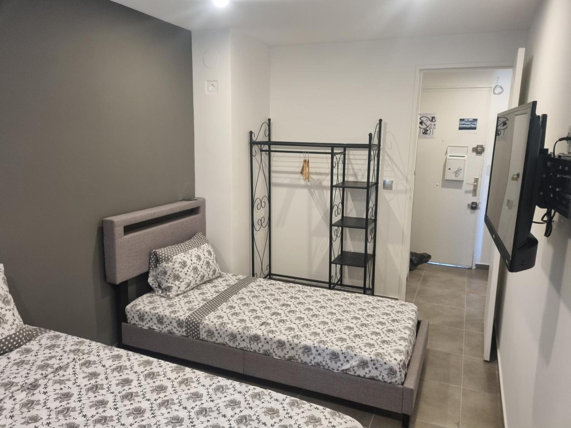Chambre Privative Renove 2024, Climatisation, Tramway Sur Place , 12 Min Centre, 16 Min Plage, Apercu Lateral Mer, 2 Wc Avec 2 Salle De Bain, Private Room Renovated 2024, Air-Conditioned , Tram On Spot, 2 Toilets And 2 Bathrooms Nice Exterior photo