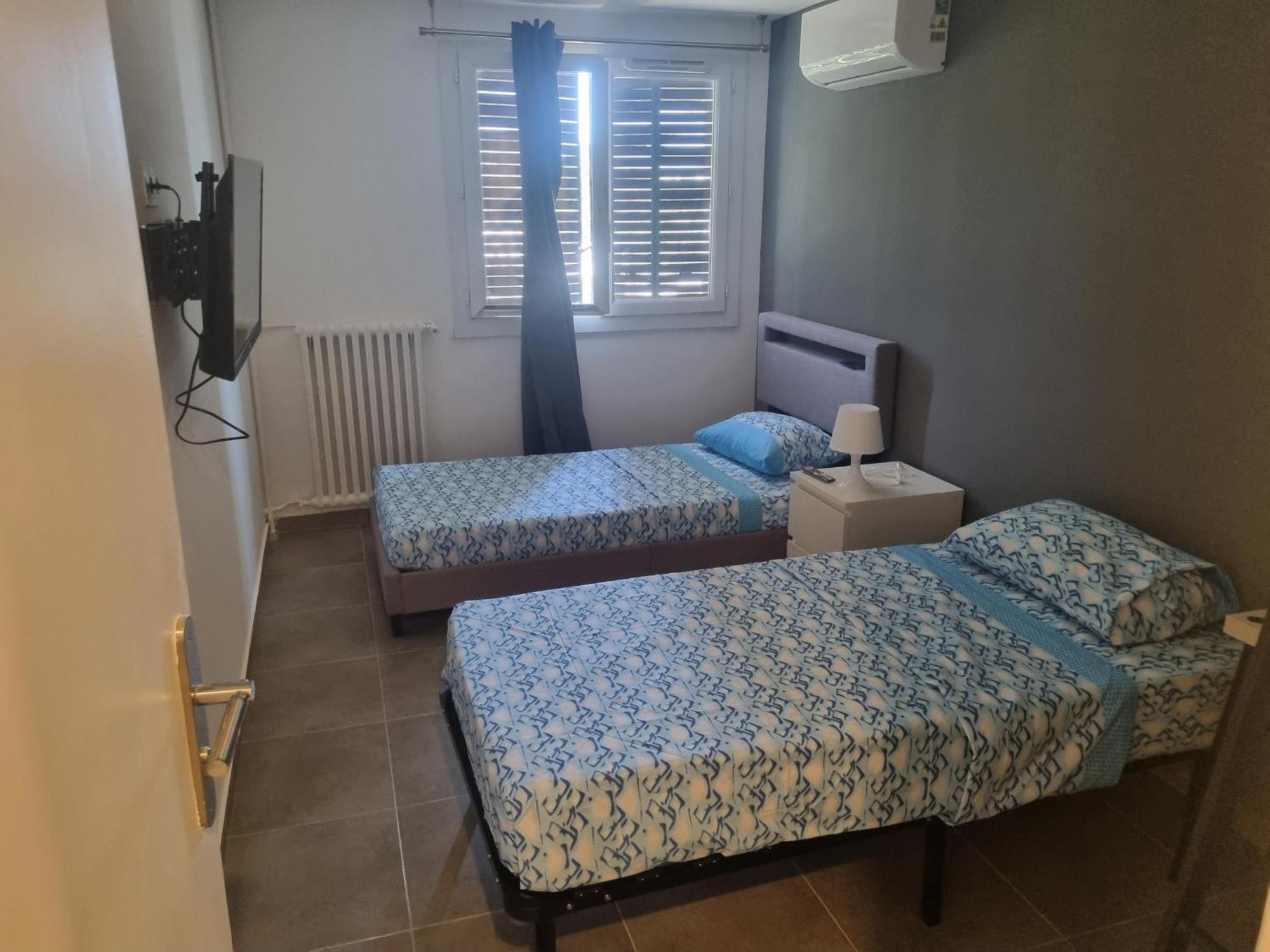 Chambre Privative Renove 2024, Climatisation, Tramway Sur Place , 12 Min Centre, 16 Min Plage, Apercu Lateral Mer, 2 Wc Avec 2 Salle De Bain, Private Room Renovated 2024, Air-Conditioned , Tram On Spot, 2 Toilets And 2 Bathrooms Nice Exterior photo