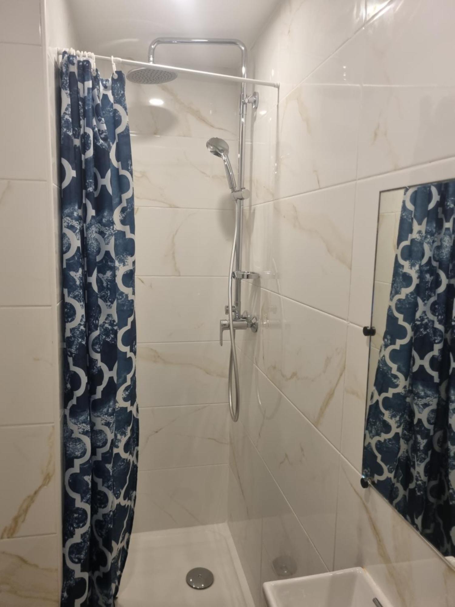 Chambre Privative Renove 2024, Climatisation, Tramway Sur Place , 12 Min Centre, 16 Min Plage, Apercu Lateral Mer, 2 Wc Avec 2 Salle De Bain, Private Room Renovated 2024, Air-Conditioned , Tram On Spot, 2 Toilets And 2 Bathrooms Nice Exterior photo