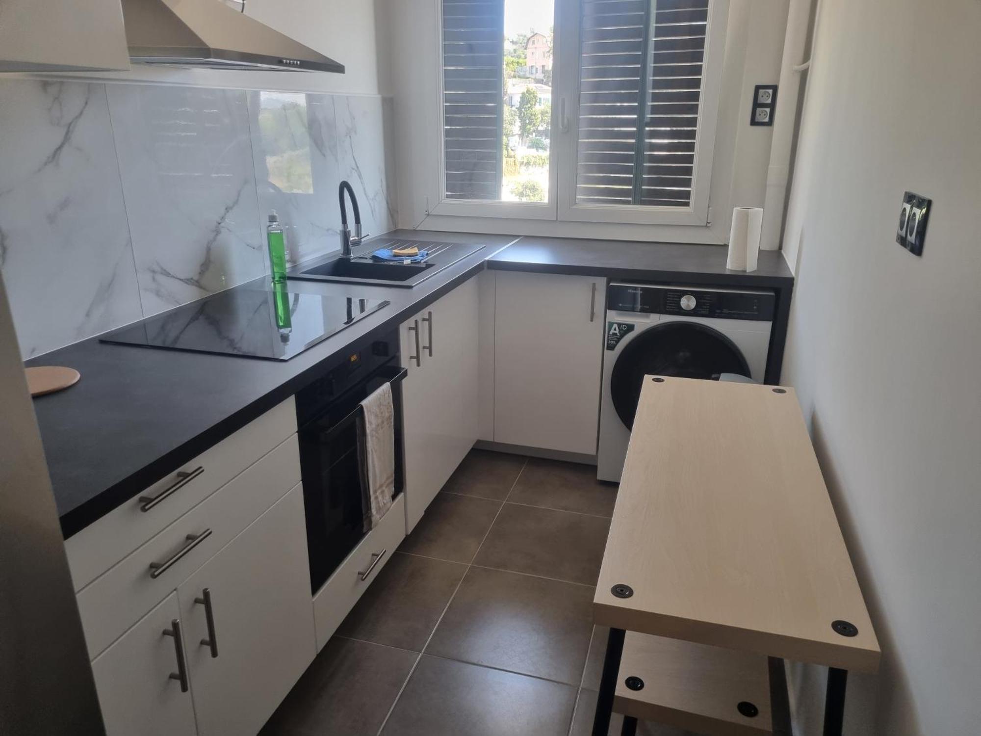 Chambre Privative Renove 2024, Climatisation, Tramway Sur Place , 12 Min Centre, 16 Min Plage, Apercu Lateral Mer, 2 Wc Avec 2 Salle De Bain, Private Room Renovated 2024, Air-Conditioned , Tram On Spot, 2 Toilets And 2 Bathrooms Nice Exterior photo